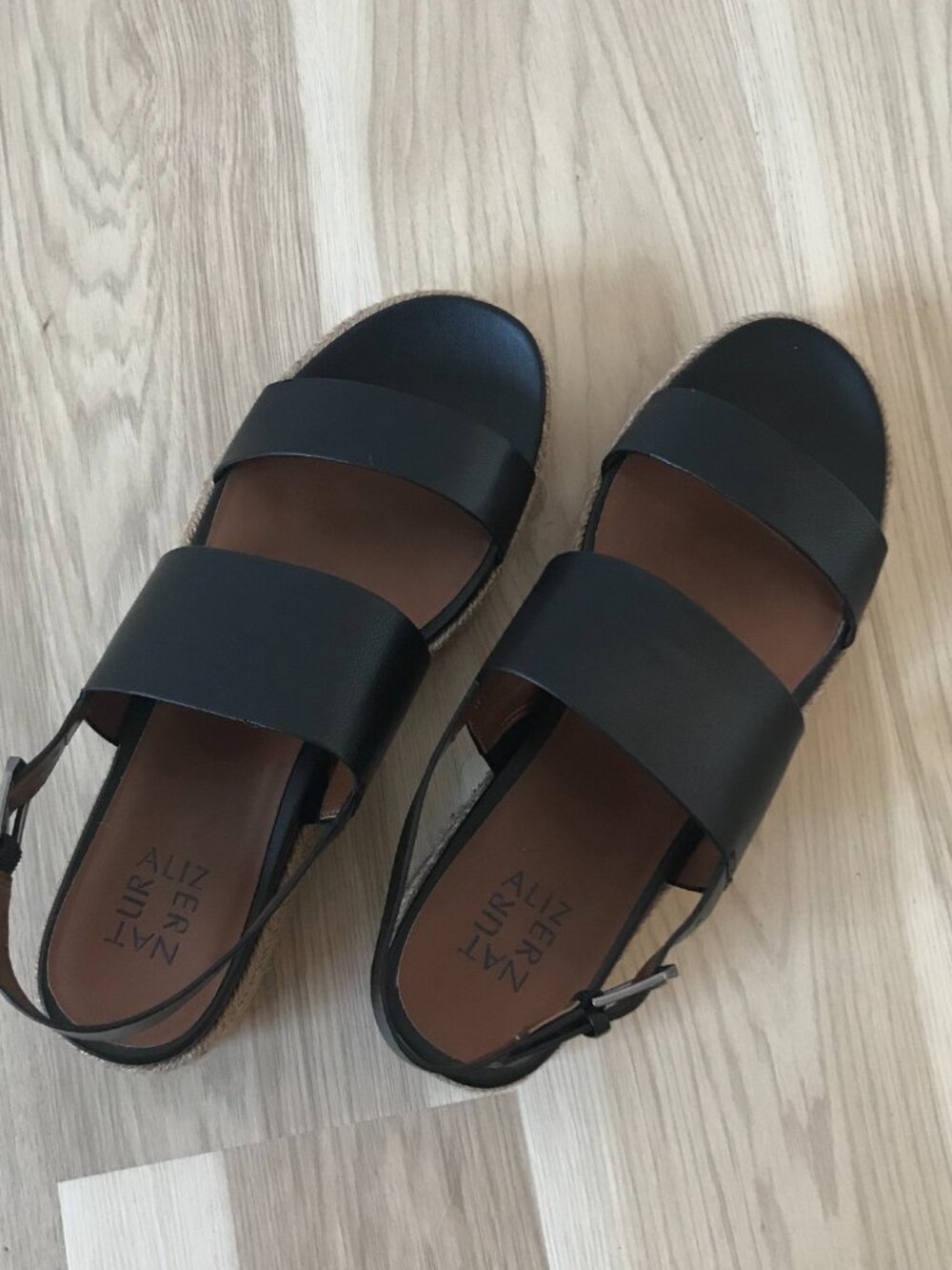 Naturalizer Black Leather Sandals Size 10 Wide ๐ค Classic and Comfortable - Picture 3 of 10